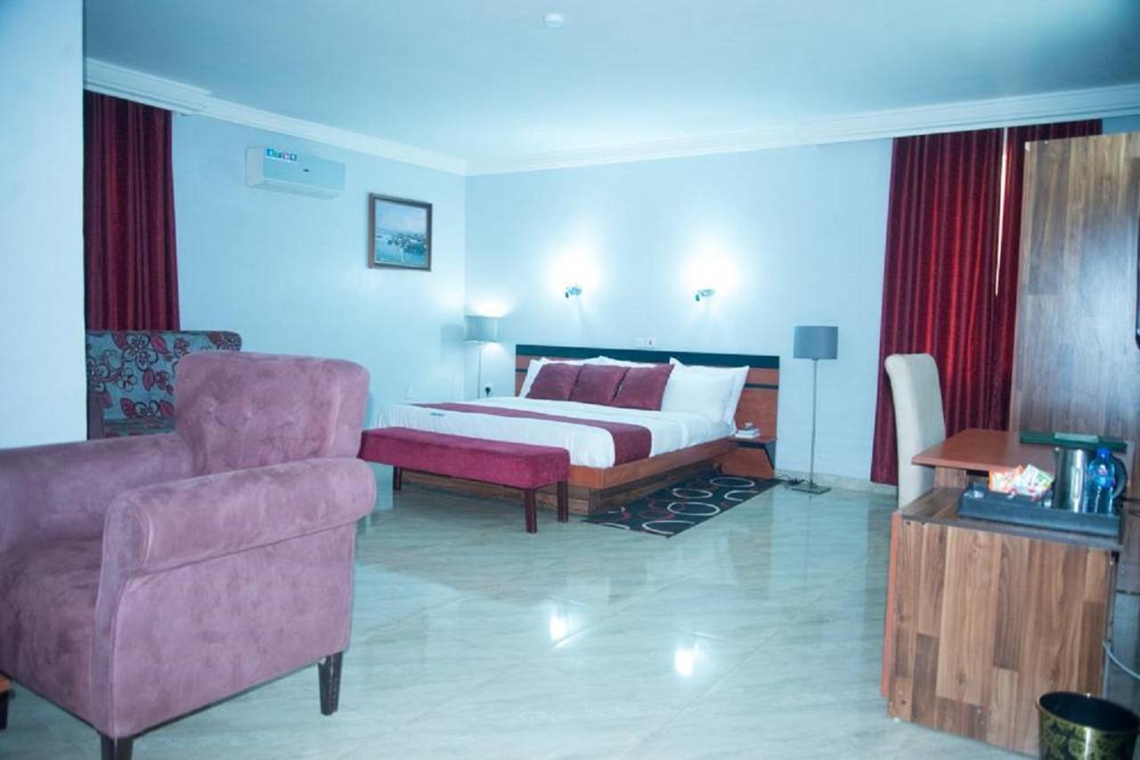 Dannic Hotels Enugu Extérieur photo