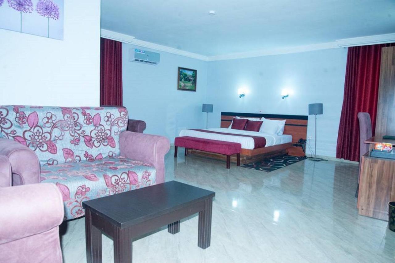 Dannic Hotels Enugu Extérieur photo
